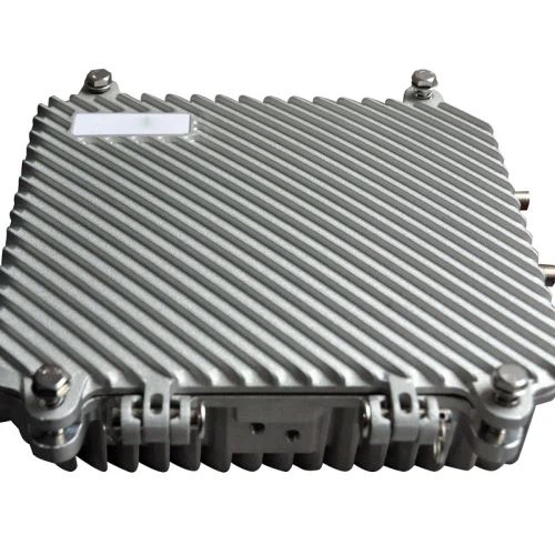 Trunk-versterker met 2 uitgangen buitenshuis